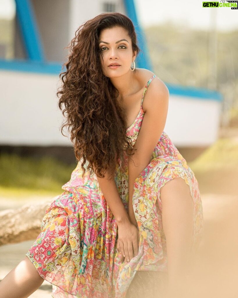 Sheena Chohan Instagram - Saagar Jaise Aankhonwali 🌊 . . . . . Photography : @photo_pundit2 @photopundit_creatives Wearing : @ewoke.studio . . . . #GoaDiaries #sheenachohan #actress #actorslife #gratitude #freespirit #photoshoot #insta #instagram #reelsinstagram #photography #photooftheday Goa India