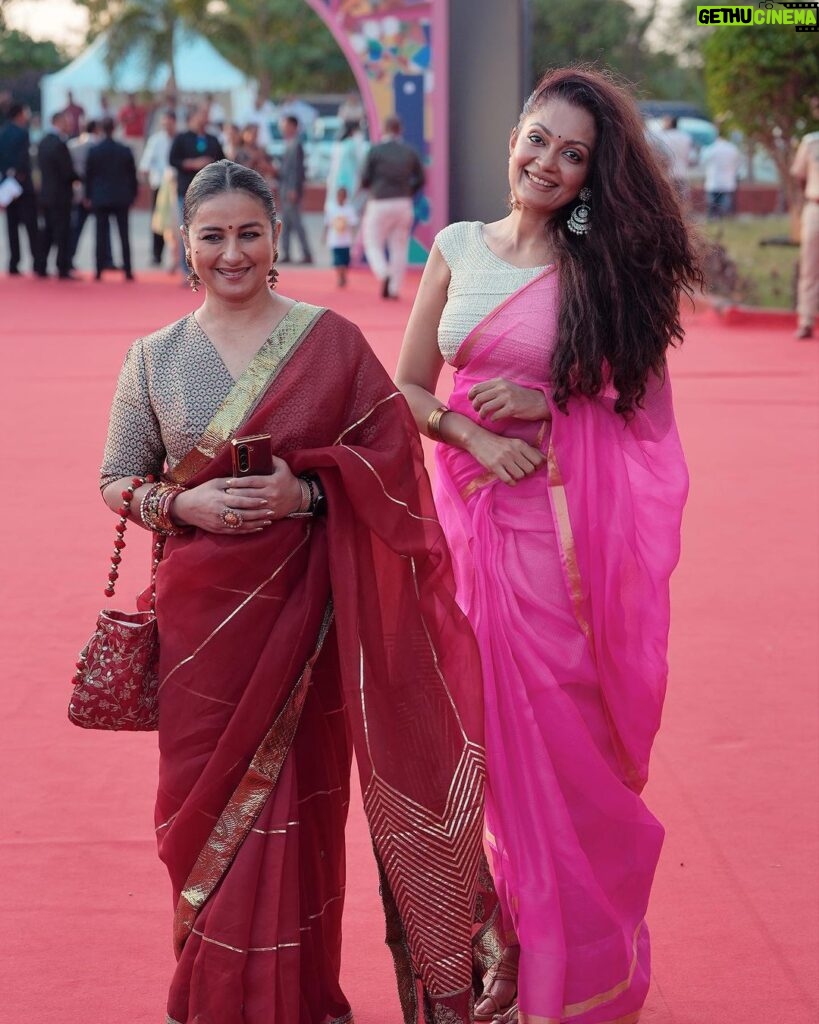 Sheena Chohan Instagram - At the Closing Ceremony of the 54th International Film Festival of India @iffigoa !💕 . . Wearing: @indianstorygoa 📸 @robin_t_photography . . . #sheenachohan #saree #filmfestival #actress #ayushmaankhurana #divyadutta #iffi