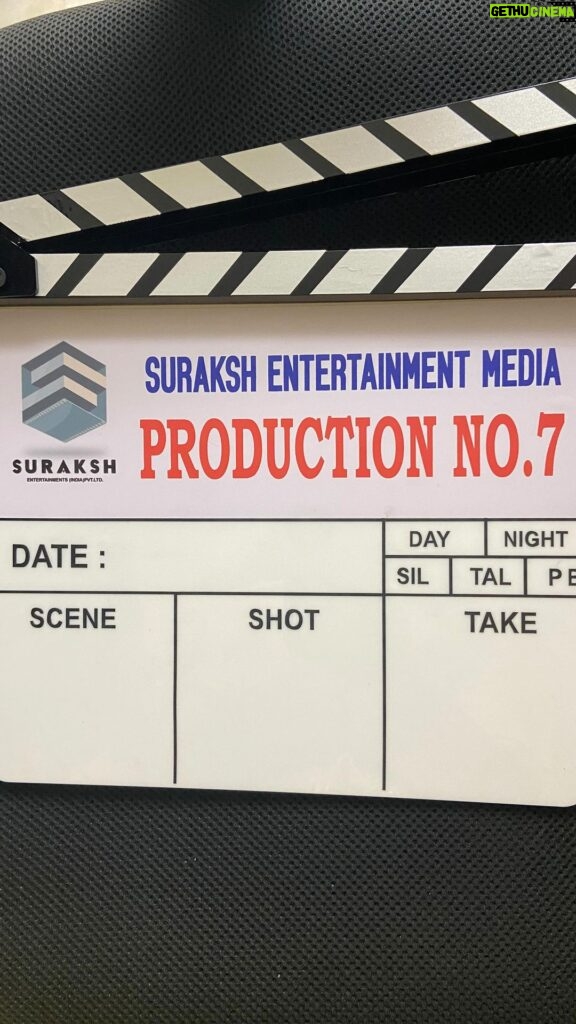 Sheena Chohan Instagram - New south Film Muhurat shot and pooja on Dusshera! Really felt the positive energy! We are Ready to roll💫.. in Hyderabad and create something amazing.😊 Happy Vijaya Dasami everyone! 😃Shubo Bijoya!😄 Dussehra is symbolic of so much positive change. New starts. Hope. A fresh spirit. And May good always win over evil!!🙏 . . . Team : @surakshentoffl , @phoenix_shannu , @arjunrajadft @potla.saranya @_sanatg @sridevidesignerstudio @shaikjilani428 . . #new #reels #instagram #hyderabad #sheenachohan #actress Hyderabad , Telengana. India