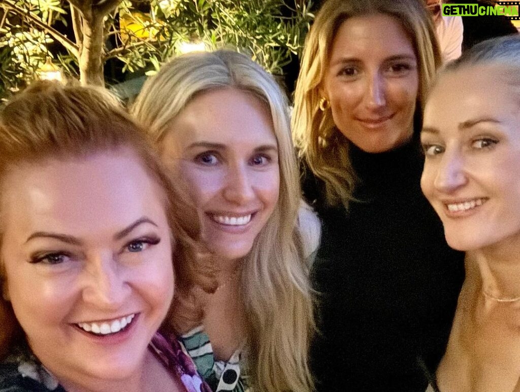 Shelly Horton Instagram - The stars aligned for the most epic reunion dinner ever! @alicehampton visiting from Santa Barbara, @magdalena_roze from Byron, me from the Goldie and @jeaninebribosia the local. Simply the best food and service imaginable at @shellhousesydney Oh and @magdalena_roze if you are 45mins late and miss magic hour for photos you have to be fine with my fancy photoshop skills 🤣🤣 Shell House