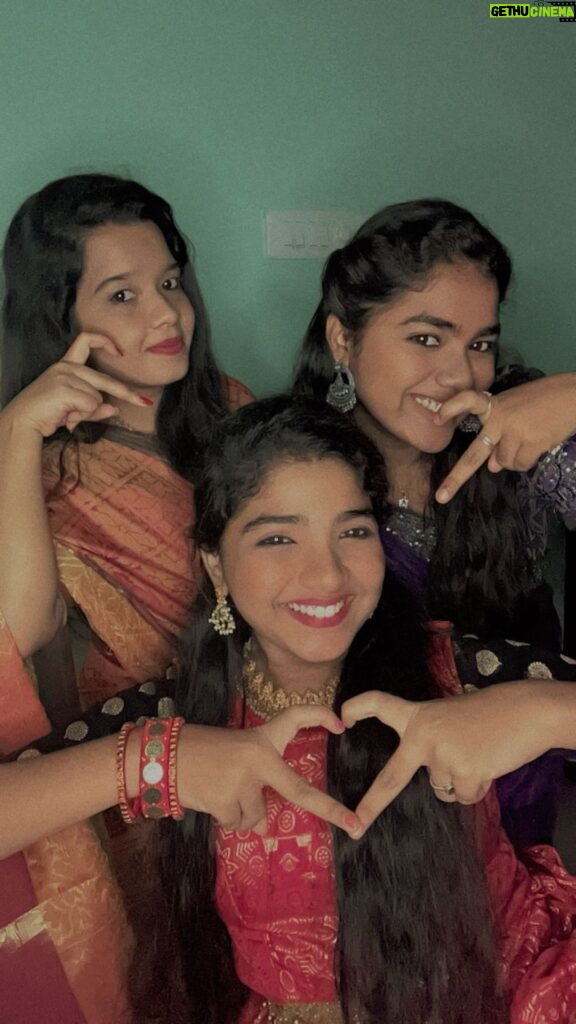 Sherin Thara Instagram - Fun With sisters❤❤❤ #babysherin #mayu #baakylakshmi #vijaytelevison #instadaily #trending #trendingreels #explore #explorepage #fun #entertainment #siblinglove #sisters #happy #enjoy #instagram #likes