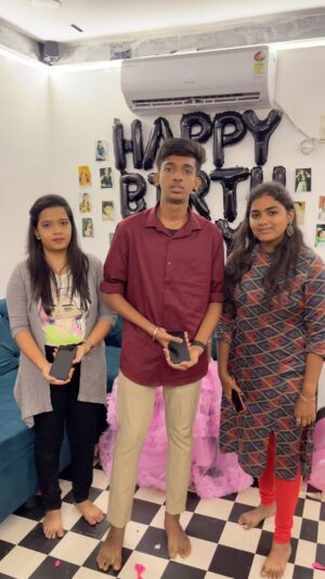Sherin Thara Instagram - Good evening 💖Fun with my siblings 💖

#babysherin #babymayu #mayu #baakyalakshmi #vijaytelevision #trendingnow #trending #birthdayreels #torchlight #trendingreels #explore #explorepage #happy #fun #enjoyment #instapost #instagram #insta