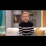 Shima Niavarani Instagram - Shima Is A Punk Rocker i Nyhetsmorgon! Allt te spills här i detta klipp om showen, inklusive min läkarjournal 😂💝 Och varför jag gör show nu efter ett decennium sen sist. TACK för allt ni skrivit och att ni bokar biljetter och sån fin uppbackning! Ps. Märks det jag är kär i Jenny Strömstedt?! Puss hej