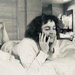Shima Niavarani Instagram - GOD MORGON KARLSTAD! Ikväll äntrar Shima is a Punk Rocker Scalateatern. Första dagen på turné (swipe för turnélivet och länk i bio för turné-info). Jag är sååå redo och förväntansfull och nervös över att få träffa er! Har längtat så länge! 💝🫶🏼