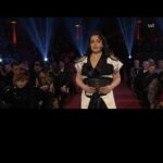 Shima Niavarani Instagram - Dom 3 episka looksen, storyn bakom: 🍿popcornklänning för att hylla biotittandet, 🤵🏻‍♀️dekonstruerad smoking för att hylla Ingvar och tidigare generationer 🪲den gröna klänningen som ritades utifrån själva Guldbaggestatyetten. Design & styling: @crapdiem @emeliejanrell ♥️