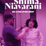 Shima Niavarani Instagram - En K Special av självaste Jane Magnusson (den har premiär 9 februari, men finns redan nu att kolla på svtplay), som följde mig under ett par månader jag knappt själv minns under skapandet av Shima is a punk rocker. Producerad av Siri Hjorton Wagner - [sic] film. ”Shima Niavarani är en av Sveriges mest mångfacetterade konstnärer. Här får vi följa hennes arbete med sin första soloshow på över 13 år. Hur ska hon orka producera, skriva, regissera och spela föreställningen när dygnet bara har 24 timmar? Svensk dokumentär från 2024, av Jane Magnusson.”