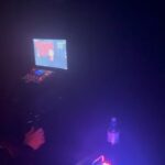 Shima Niavarani Instagram - Den här showen är mitt sätt att navigera mörkret i världen. Jag trodde ärligt det inte var möjligt att känna samhörighet i en tid som den här, men så sitter det fulla salonger kväll efter kväll med en publik som med öppna bröstkorgar skrattar, gråter, jublar och ljudar alla känslor tillsammans. Det är det enda sätt jag vet att hantera lidande. Den här turnén är rätt sinnes med 27 shower på 5 veckor och ibland dubbla direkt efter varann, men ni som kommer gör allting värt det och mer där till. Tack för så mycket, jag känner typ att jag har mer att ge direkt efter, fast jag är en blöt fläck bokstavligen och har samlat på mig minst 1 blåmärke per stad med allt rullande och fallande på scen, slapstick-queen lol. Inatt bör det av mot Malmö och sen massa underbara städer i södra Sverige innan finalen på Cirkus 24 okt. Ps. Vill också säga tack till mina 10 tekniker som är på livets rock n roll turné med mig och verkligen köttar på med sån passion kväll efter kväll och verkligen fattar det här är lite på liv och död för mig, och löser saker så skickligt och ligger tre steg före. Men måste också stå ut med att jag är sån här: inte dricker en droppe alkohol och stretchar, har stämbandsuppvärmningar för å klara sjunga 8 genres på 3 språk, tar regi-notes på alla 183 tekniska moment samtidigt som vi också åker i Dolly Partons Nightliner genom heeeelaa Sverige och bor tätt inpå varann, ni är BÄST. Ps igen: men jag gör dom bästa spellistorna erkänn. Puss