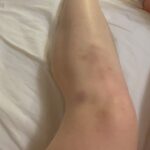 Shima Niavarani Instagram - Den här showen är mitt sätt att navigera mörkret i världen. Jag trodde ärligt det inte var möjligt att känna samhörighet i en tid som den här, men så sitter det fulla salonger kväll efter kväll med en publik som med öppna bröstkorgar skrattar, gråter, jublar och ljudar alla känslor tillsammans. Det är det enda sätt jag vet att hantera lidande. Den här turnén är rätt sinnes med 27 shower på 5 veckor och ibland dubbla direkt efter varann, men ni som kommer gör allting värt det och mer där till. Tack för så mycket, jag känner typ att jag har mer att ge direkt efter, fast jag är en blöt fläck bokstavligen och har samlat på mig minst 1 blåmärke per stad med allt rullande och fallande på scen, slapstick-queen lol. Inatt bör det av mot Malmö och sen massa underbara städer i södra Sverige innan finalen på Cirkus 24 okt. Ps. Vill också säga tack till mina 10 tekniker som är på livets rock n roll turné med mig och verkligen köttar på med sån passion kväll efter kväll och verkligen fattar det här är lite på liv och död för mig, och löser saker så skickligt och ligger tre steg före. Men måste också stå ut med att jag är sån här: inte dricker en droppe alkohol och stretchar, har stämbandsuppvärmningar för å klara sjunga 8 genres på 3 språk, tar regi-notes på alla 183 tekniska moment samtidigt som vi också åker i Dolly Partons Nightliner genom heeeelaa Sverige och bor tätt inpå varann, ni är BÄST. Ps igen: men jag gör dom bästa spellistorna erkänn. Puss