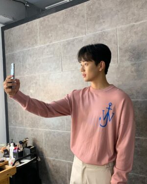 Shin Hyeon-seung Instagram - 다들 재밌게 보셨나요오오🤔#navernow #빅톤 #이불킥
