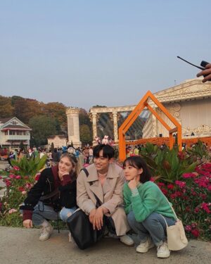 Shin Hyeon-seung Instagram - 발 디디면 신이 나는 환상의 나라🎡🎠#지구망 #제이미 #몇화게요