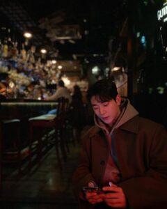 Shin Yong-seok Instagram - 00시부터 행복한 올 해 이브🎄