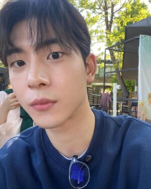 Shin Yong-seok Instagram - 오랜만☀️