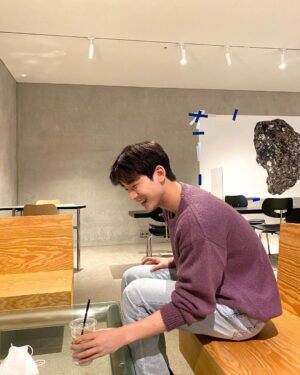 Shin Yong-seok Instagram - 남친짤이렇게찍는건가