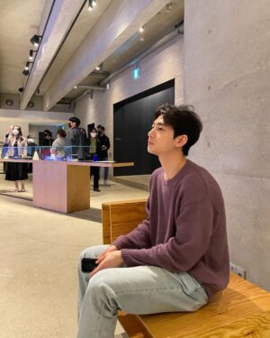 Shin Yong-seok Instagram - 남친짤이렇게찍는건가
