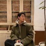 Shin Yong-seok Instagram - 00시부터 행복한 올 해 이브🎄