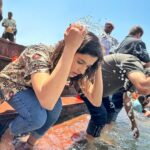 Shirley Setia Instagram - Visited the beautiful Haridwar today, on this beautiful day of #Baisakhi. Wow Ganga ji is so beautiful , and it felt so pure to step in and get blessings. Such a blessed day. May our lives be as pure and colourful always. Wishing you all a very happy Baisakhi. 💞 #shirleysetia #shirleytravels #haridwar #harharmahadev #india