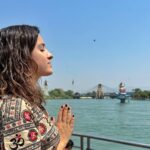 Shirley Setia Instagram - Visited the beautiful Haridwar today, on this beautiful day of #Baisakhi. Wow Ganga ji is so beautiful , and it felt so pure to step in and get blessings. Such a blessed day. May our lives be as pure and colourful always. Wishing you all a very happy Baisakhi. 💞 #shirleysetia #shirleytravels #haridwar #harharmahadev #india