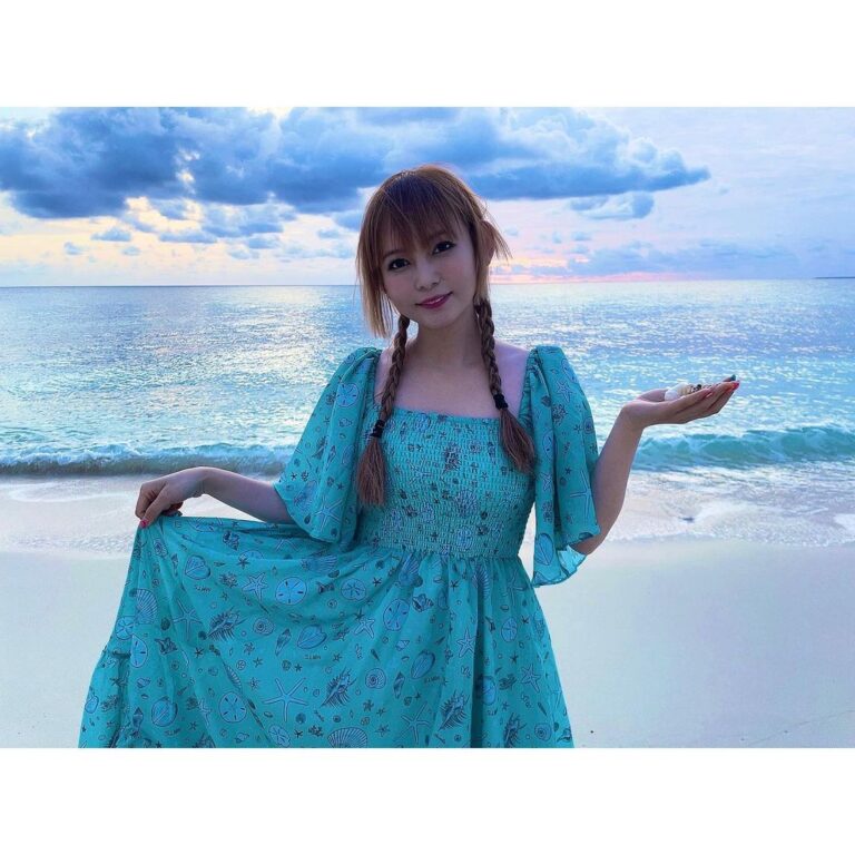 Shoko Nakagawa Instagram - 宮古島の海を満喫してきました〜🐬 mmtsの貝殻ワンピが最高すぎた🐚 ダイビングの様子はYouTubeでみてね❣️ #沖縄 #宮古島 #海 #sea #mmts #youtube #中川翔子 #しょこたん