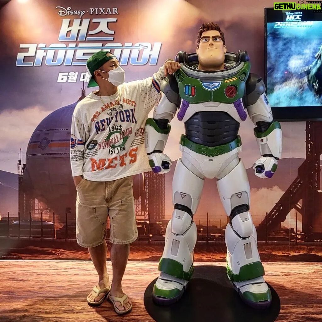 Shorry J Instagram - 토이스토리는버즈지👍 (아직도이런걸보면그냥지나칠수가없네😆) BUZZ LIGHTYEAR #마이티마우스 #쇼리