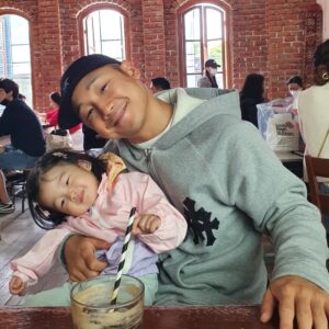 Shorry J Instagram - 내새끼들이랑 아침데이트❤️
사랑해❤️👨‍👩‍👧
#IZZAE #딸바보