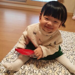 Shorry J Instagram - IZZAE가 웃으면 아빠는 끝😇❤️
#딸바보 #GIRLDAD
IZZAE한테인스타뺏기는중