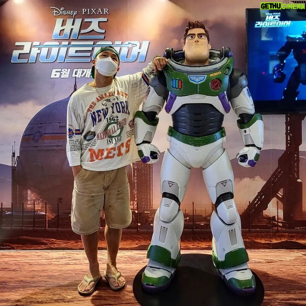 Shorry J Instagram - 토이스토리는버즈지👍 (아직도이런걸보면그냥지나칠수가없네😆) BUZZ LIGHTYEAR #마이티마우스 #쇼리