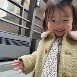 Shorry J Instagram - 뽀뽀 받기 어려운 #IZZAE 💋💗
요즘 에너지가 너무 넘치네...😇😭😄
너는 나의 energy~를 너무 쓰게하네^^
이한몸다바쳐 사랑해~❤️😘
천천히크자ㅋㅋㅋ
#딸바보 #GIRLDAD #쇼리