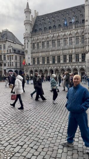 Shorry J Instagram - 막차 나도한번타보련다 #belgium 🇧🇪🇧🇪🇧🇪 릴스 어렵네 ㅎㅎㅎ#쇼리