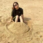 Shraddha Arya Instagram - Thank God For Days Like These ❤️ #BeachDay #FamilyBliss #Gratitude #SandCastles