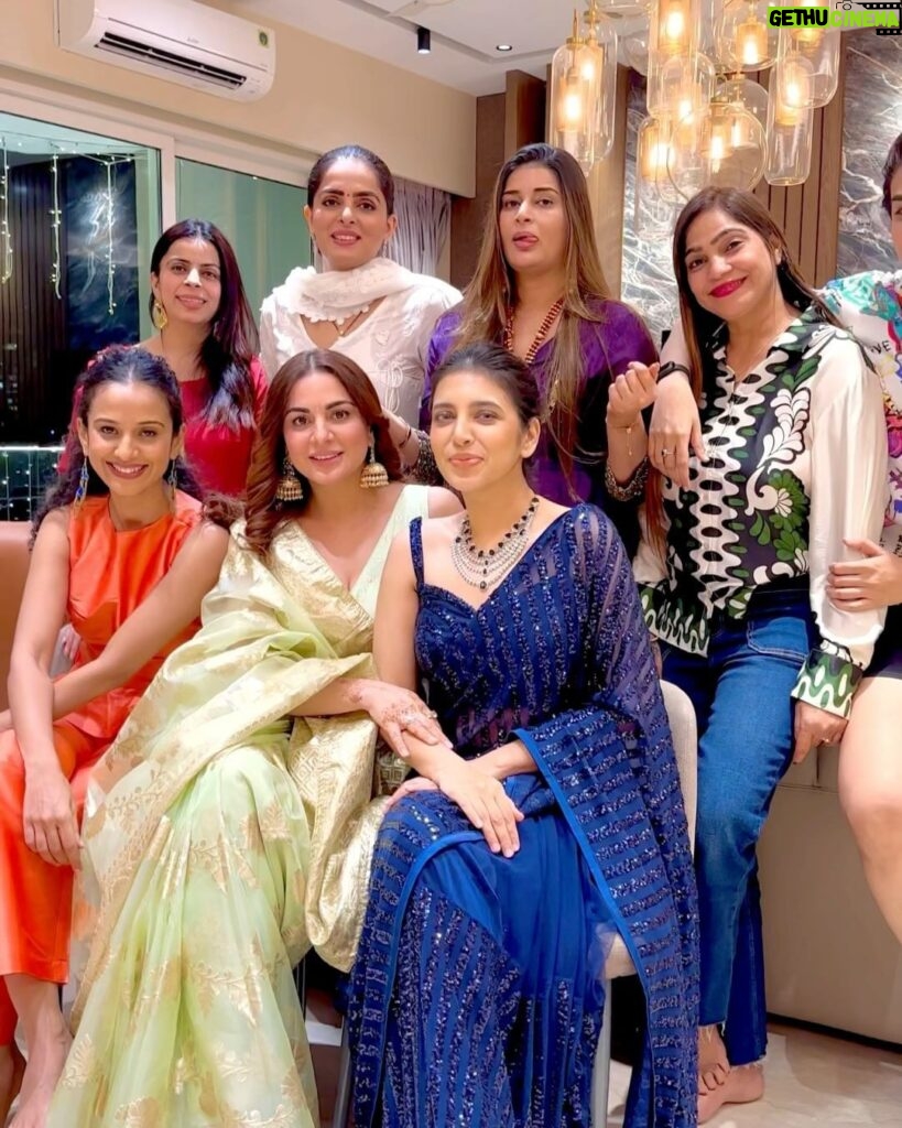 Shraddha Arya Instagram - Pre Diwali Celebrations With Fam-Jam ♥️🧿 . . #friendswalidiwali