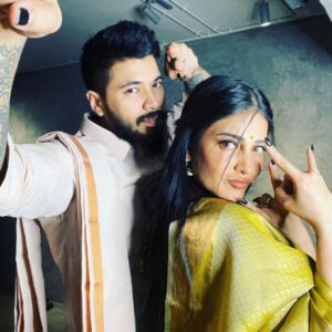 Shruti Haasan Instagram - Happy Diwali from us to you ⭐️ may you and yours always be blessed with love light and happiness