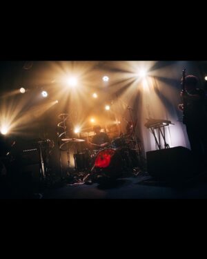 Shun Ishiwaka Instagram - During the last song I noticed that both left and right cymbals were lying on the floor.
8/16,2023
photo by @kanatarumi