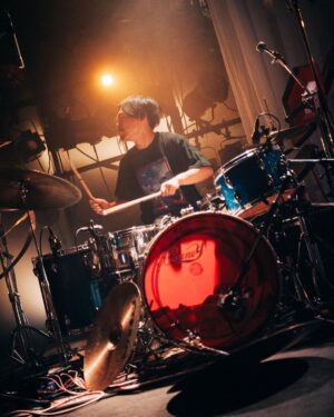 Shun Ishiwaka Instagram - During the last song I noticed that both left and right cymbals were lying on the floor.
8/16,2023
photo by @kanatarumi