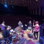 Shun Ishiwaka Instagram - Terumasa Hino Quintet feat, 森山良子 @ 海老名市文化会館 森山良子さんとかなり久々のご一緒でございました🏃‍♂️🏃‍♂️🏃‍♂️🏃‍♂️🏃‍♂️🏃‍♂️🏃‍♂️ありがとうございました！ @terumasahino_official × @ryoko5699 @yusei_takahashi_music @martyhbass