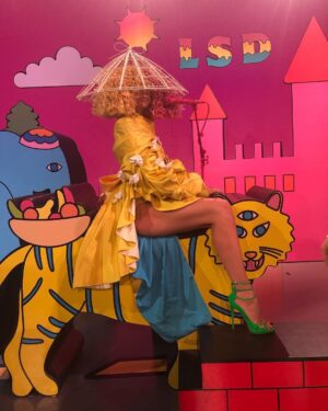 Sia Instagram - Don’t miss LSD live on ELLEN today! - Team Sia ❤️🦵🏻👠🌀 (📸 by @thetonyabrewer)