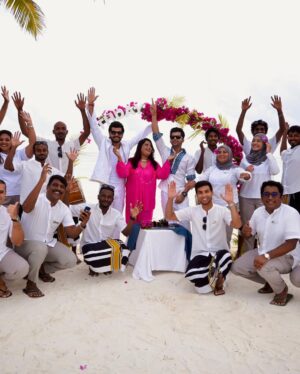Siddharth Nigam Instagram - We had an absolutely incredible birthday celebration with the most extraordinary people at @radissonbluresortmaldives! We are immensely grateful for the tremendous effort put into cutting the cake and making it an unforgettable experience for us. Thank you from the bottom of our hearts!❤️🎂🏝️🌊 
#birthdayboys #maldives