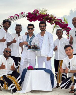 Siddharth Nigam Instagram - We had an absolutely incredible birthday celebration with the most extraordinary people at @radissonbluresortmaldives! We are immensely grateful for the tremendous effort put into cutting the cake and making it an unforgettable experience for us. Thank you from the bottom of our hearts!❤️🎂🏝️🌊 
#birthdayboys #maldives