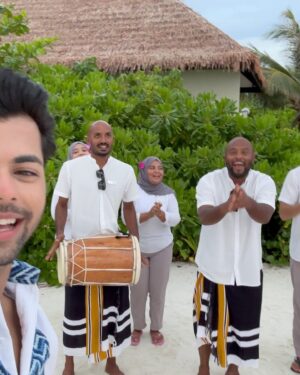 Siddharth Nigam Instagram - We had an absolutely incredible birthday celebration with the most extraordinary people at @radissonbluresortmaldives! We are immensely grateful for the tremendous effort put into cutting the cake and making it an unforgettable experience for us. Thank you from the bottom of our hearts!❤️🎂🏝️🌊 
#birthdayboys #maldives