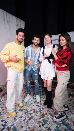 Siddharth Nigam Instagram - Here we go💃🏻
Even I couldn’t resist the #TeriAadat2 fever. @thesiddharthnigam, @anushkasen0408 & @haanjiharshhh
.
.
.
@abhiduttofficial , @blivemusic.in @mkblivemusic

#TeriAadat2 #BLiveMusic #AbhiDutt  #TeriAadat  #SiddharthNigam #AnushkaSen #HarshaaliMalhotra #MusicVideo #Action #HarshSharma #Reels #styledbysukanya #Reelsofinstagram