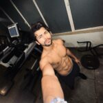 Siddharth Nigam Instagram - 5x selfie 🤳 Make everything possible ✨❤️