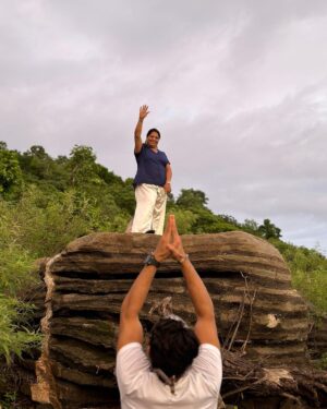 Siddharth Nigam Instagram - "Nothing is more beautiful than nature. The memories of the village came rushing back while lying down on the cot."✨❤️
#NatureNostalgia #RusticCharm #SiddharthNigam