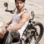 Siddharth Nigam Instagram - Don't look at the caption look at me✨😌 🏍️ 📸: @amitkhannaphotography #bikelife