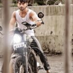 Siddharth Nigam Instagram - Don't look at the caption look at me✨😌 🏍️ 📸: @amitkhannaphotography #bikelife