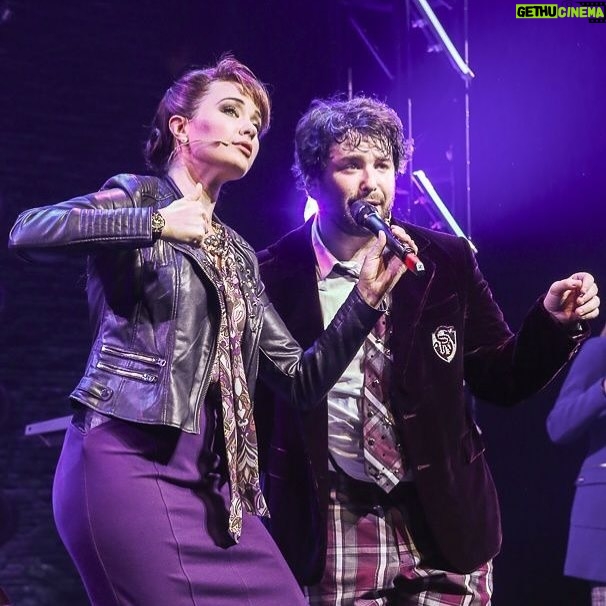 Sierra Boggess Instagram - #throwbackthursday y’all we opened #schoolofrock on #broadway 8 years ago yesterday?!?! Wowwwww how time flies!!!!!!! My favorite thing about this experience was getting to watch Alex Brightman become a 🌟 and the most ridiculously talented kids…. Well now not such kids!! They are all doing amazing things 😭♥️🥹 Winter Garden Theatre