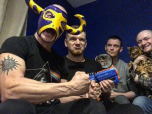 Simon Musk Instagram - Ahead of my birthday tomorrow, I had a very civilised and pleasant evening with some of my mates, mainly centred around watching bad wrestling and eating takeaway. Good pals 💓

#wwe #ligero #nxtuk #nxt #wrestling #birthday #happybirthday #professionalathlete