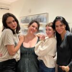 Simone Kessell Instagram - Lottie 🖤s Shauna With the best 🫶🏽@msmelanielynskey @courtneyeaton @sophie__nelisse @shoyellowjackets
