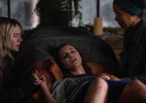 Simone Kessell Instagram - Episode 206 of @yellowjackets holy fuck 😱 I am crushing on my young cast right now ❣️I am so proud to be a part of this mighty ensemble! You are all brilliant and heartbreaking. The writing and direction is superb. Wow.  @lizfgarbus 🙏🏽 #yellowjackets🐝