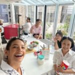 Siraphan Wattanajinda Instagram - สิ่งที่เงินซื้อไม่ได้ ครอบครัว ความรัก ความผูกพันธ์ ขอบคุณมากนะคะ . ขอบคุณพ่อกับแม่ที่ให้ชีวิต นุ่นจะถนอมเวลาที่มีเหล่านี้ รักให้สมกับที่พ่อกับแม่รักนุ่น ดูแลให้สมกับที่พ่อกับแม่ดูแลนุ่นมาตลอด ทั้งๆที่นุ่น 41 แล้ว มีสามีแล้ว แม่กับพ่อก็ยังห่วงเสมอ ( ฉันแก่แล้วนะพวกเธอ 😂 ) . ขอบคุณป๊ากับหม่าม้า ที่เอ็นดู ที่ห่วงนุ่นเหมือนลูกอีกคนนะคะ การเป็นสะใภ้สำหรับนุ่นตอนแรกมันก็จะเกร็งๆหน่อยนะคะ ทำตัวไม่ค่อยถูก 😓 ขอบคุณที่เข้าใจ ที่คอยสอน และต้อนรับนุ่นให้เป็นส่วนหนึ่งในครอบครัวนะคะ มันอบอุ่นใจจริงๆค่ะ . ขอบคุณที่รัก ที่อยู่เคียงข้างเสมอ ไม่ขอบคุณออกสื่อมากหรอก เดี๋ยวเหลิง 🤣 ตัวเองก็รู้ว่าเค้ารู้สึกยังไง ช่ายยยยไหมกู๋ท็อป . ขอบคุณคุณเพื่อน คุณน้อง ที่อยู่เป็นเพื่อนจริงๆ เป็นทั้งเพื่อน เป็นทั้งแรงงาน เป็นคนคอย support เป็นคนที่ยิ้มไปด้วยกัน เศร้าไปด้วยกัน ดีใจที่มีพวกเธออยู่เคียงข้างนะ . อยากขอบคุณทุกๆอย่างที่ผ่านเข้ามาจนถึงตอนนี้ ทั้งดี ทั้งร้าย ทั้งสุข ทั้งทุกข์ ทั้งชม ทั้งเกลียด ทุกๆอย่างหล่อหลอมให้นุ่นเป็นนุ่นจริงๆ ต่อไปนี้ไม่ว่าจะเจออะไรอีก อย่างน้อย นุ่นก็รู้ว่านุ่นมีครอบครัว มีเพื่อนที่อยู่ข้างๆ เป็นที่พักพิง เป็นขุมพลังใจในชีวิต . สุดท้าย . ขอบคุณตัวเอง เธอเก่งมากนะศิรพันธ์ ฝ่าฟันมาถึง 41 ปีจนได้ เธอแกร่งกว่าที่เธอเป็น เธอมีดีกว่าที่เธอคิด … ขอให้เธอยินดีที่จะมีความสุข กล้าที่จะปฏิเสธสิ่งที่ทำให้เธอทุกข์ใจ . เธอคู่ควรกับการเป็นเธอ กับสิ่งที่เธออยากเป็น…จริงๆ . #รักเธอนะตัวเอง