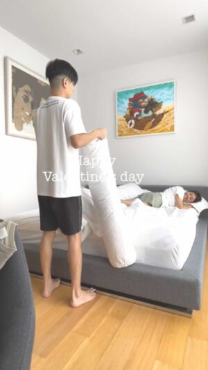 Siraphan Wattanajinda Instagram - Valentine บ้านนี้ ไม่มีของขวัญ ไม่มีดอกไม้ 
.
มีแต่เป็น ”พ่อบ้านท็อป” ให้ทุกวัน
.
ขอบคุณนะคะ @toppipat 💚🥰
