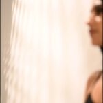 Siri Ravikumar Instagram - ⭐🖤 . Shot and edited by @vageeshkanth Make up and hair - @haavya.thom Wearing- @_shubha_boutique_